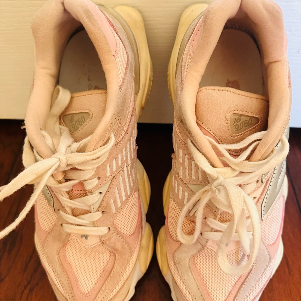 New Balance Women's pink Sneakers Women’s 10 Pink Sand 9060 excellent condition - Picture 3 of 9